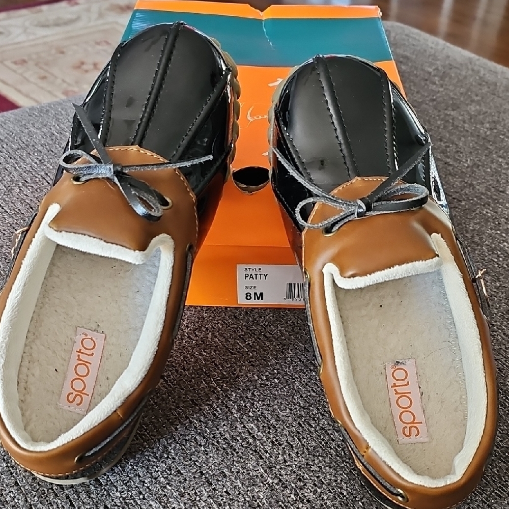 Sporto Women's Black and Brown Duck Boots In Size 8.